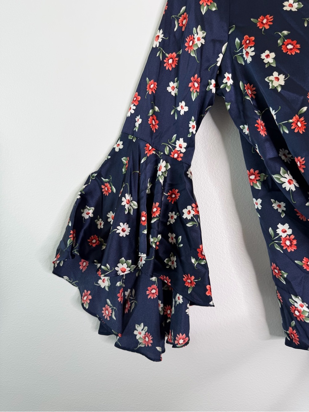 NWT Milly Silk Floral Bell Sleeve Blouse Sz 6 Coquette Designer Top Retail $325 - Picture 4 of 11